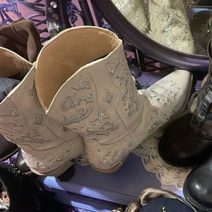 Bling , beautiful,cowboy boots size 10